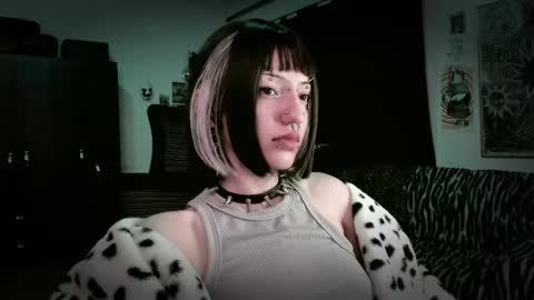 Snapshot of roxy_toxic chatting on 05.15.26 Roxy Independient model Help me to reach 50 thumbs up online show from 05.15.26