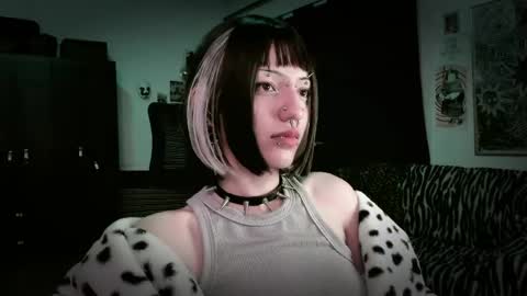 Snapshot of roxy_toxic chatting on 05.15.26 Roxy Independient model Help me to reach 50 thumbs up online show from 05.15.26