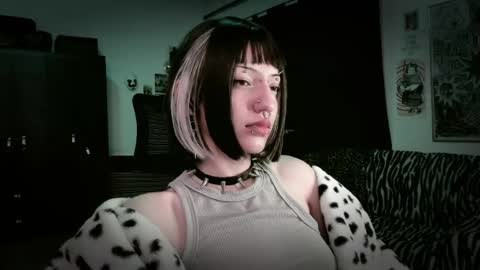 Snapshot of roxy_toxic chatting on 05.15.26 Roxy Independient model Help me to reach 50 thumbs up online show from 05.15.26