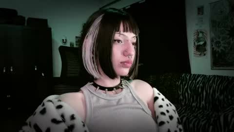 Snapshot of roxy_toxic chatting on 05.16.26 Roxy Independient model Help me to reach 50 thumbs up online show from 05.16.26