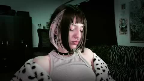 Snapshot of roxy_toxic chatting on 05.16.26 Roxy Independient model Help me to reach 50 thumbs up online show from 05.16.26