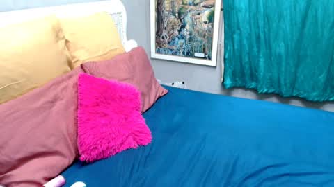 ROXYLUVXXX online show from 04.01.26