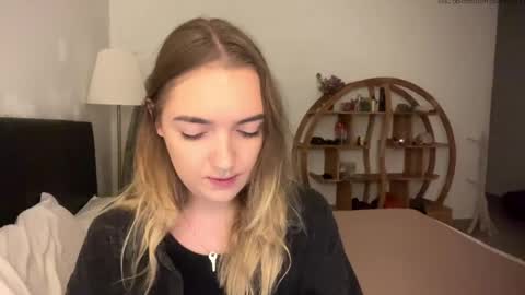 Snapshot of roxysweetdream chatting on 05.14.26 Roxy online show from 05.14.26