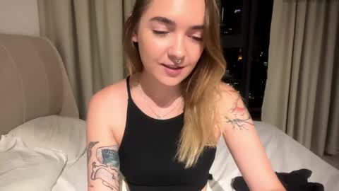 Snapshot of roxysweetdream chatting on 05.20.26 Roxy online show from 05.20.26
