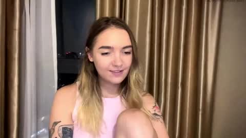 Snapshot of roxysweetdream chatting on 05.27.26 Roxy online show from 05.27.26