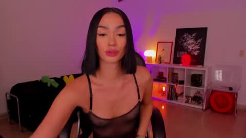 Snapshot of roxyy_x chatting on 04.19.26 val online show from 04.19.26