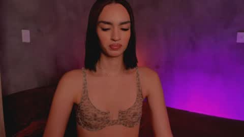 Snapshot of roxyy_x chatting on 04.27.26 val online show from 04.27.26
