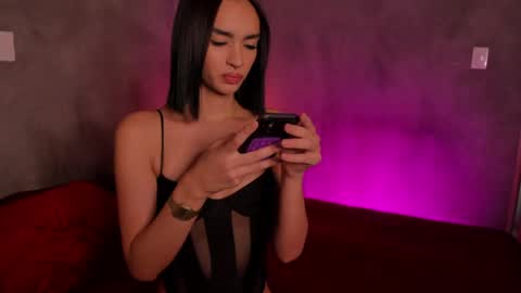 Snapshot of roxyy_x chatting on 04.28.26 val online show from 04.28.26