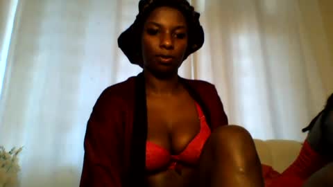 Snapshot of royal_petite10 chatting on 06.27.26 kate online show from 06.27.26