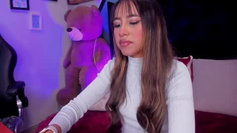 Snapshot of rue_zue chatting on 11.23.25 rue_zue online show from 11.23.25