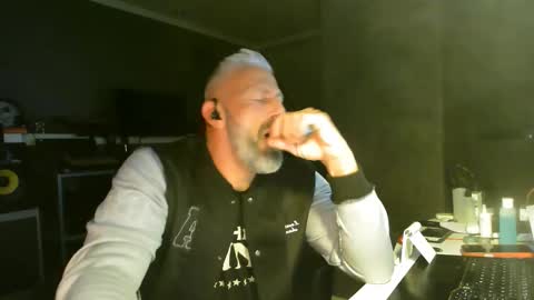 Chico que rico Caliente online show from 12.05.25