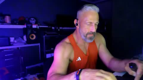Chico que rico Caliente online show from 06.14.26