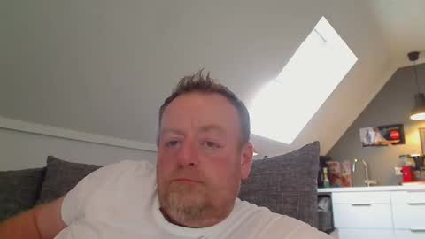 Snapshot of runepetter chatting on 10.27.25 bignorwegian online show from 10.27.25