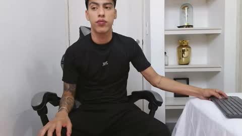  R U S S E L L  online show from 02.05.26