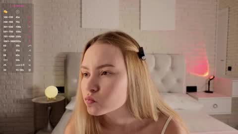 Snapshot of ruta_meow chatting on 11.15.25 Ruta prize for the new fan club members hehe online show from 11.15.25