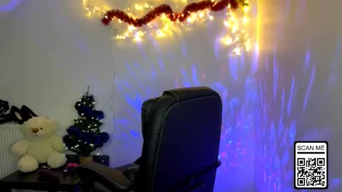 Snapshot of ruthless_111 chatting on 12.22.25 Nika online show from 12.22.25