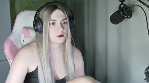 Snapshot of ruthsimp chatting on 01.26.25 Tanyushka online show from 01.26.25