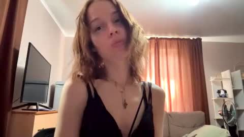 Snapshot of rynique chatting on 07.27.26 ryni online show from 07.27.26