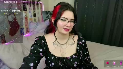 Snapshot of s_katekisa_ss chatting on 02.23.25 Kate online show from 02.23.25