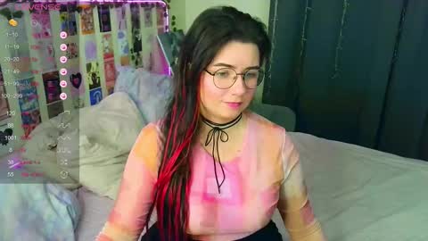 Snapshot of s_katekisa_ss chatting on 09.11.25 Kate online show from 09.11.25