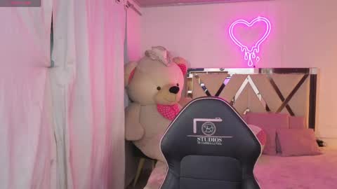 Snapshot of saaya_tay chatting on 05.18.26 saaya_tay online show from 05.18.26
