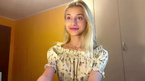 Snapshot of sabinamccrohan chatting on 07.20.26 Sabina online show from 07.20.26