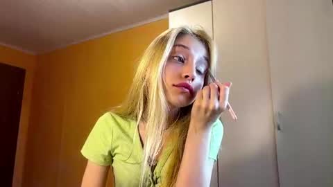 Snapshot of sabinamccrohan chatting on 07.25.26 Sabina online show from 07.25.26