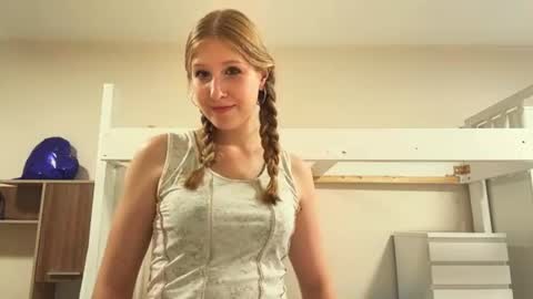 Snapshot of sabinecarrithers chatting on 07.14.26 Sabine online show from 07.14.26