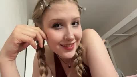 Snapshot of sabinecarrithers chatting on 07.20.26 Sabine online show from 07.20.26