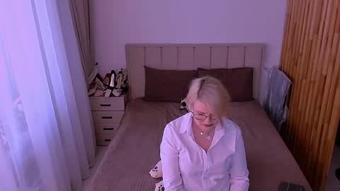 Sabrina MacMarren online show from 06.05.26