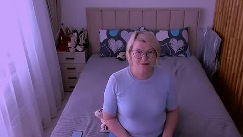 Sabrina MacMarren online show from 06.19.26