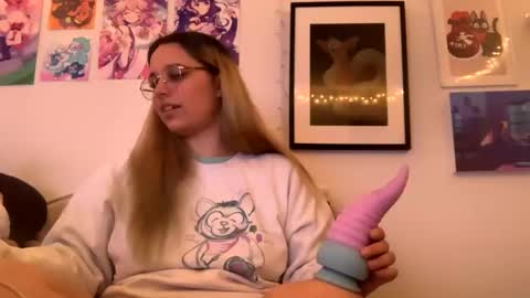 Snapshot of sadgirlsocial chatting on 11.09.25 sweet angel baby online show from 11.09.25