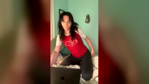 Snapshot of sadie_stars chatting on 12.17.25 Sadie online show from 12.17.25