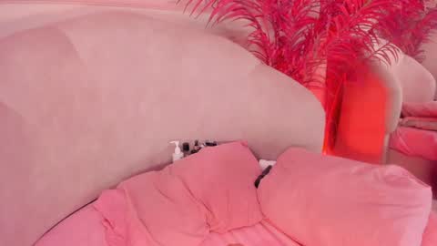 Snapshot of saekohofman chatting on 01.12.25 Mara online show from 01.12.25