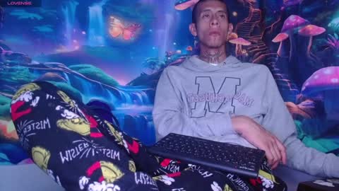 Snapshot of saint_boyy chatting on 01.21.25 saint boy online show from 01.21.25