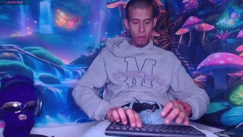 Snapshot of saint_boyy chatting on 01.23.25 saint boy online show from 01.23.25