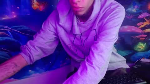 Snapshot of saint_boyy chatting on 02.10.25 saint boy online show from 02.10.25