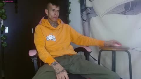 Snapshot of saint_boyy chatting on 09.29.25 saint boy online show from 09.29.25