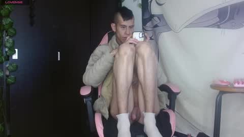 Snapshot of saint_boyy chatting on 09.30.25 saint boy online show from 09.30.25