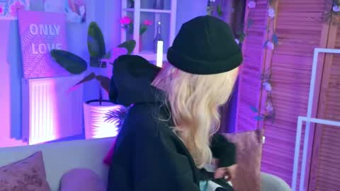 Snapshot of sakurabliss chatting on 09.15.25 sakurabliss online show from 09.15.25