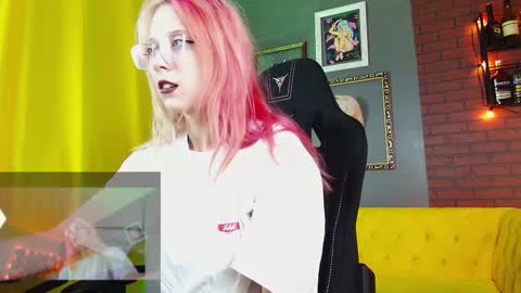 Snapshot of sakurabliss chatting on 10.08.25 sakurabliss online show from 10.08.25