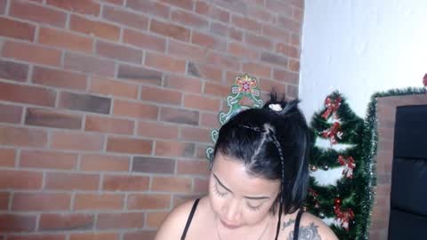 Snapshot of salome__hills chatting on 12.19.24 online show from 12.19.24