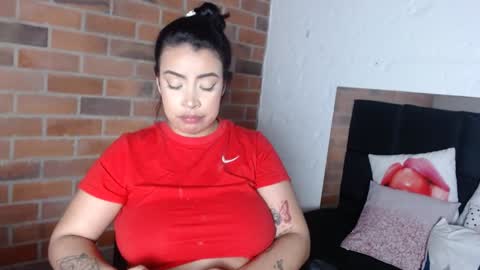 Snapshot of salome__hills chatting on 01.30.25 online show from 01.30.25