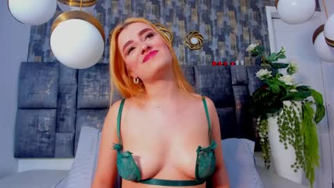 Salome Larzon online show from 04.11.26