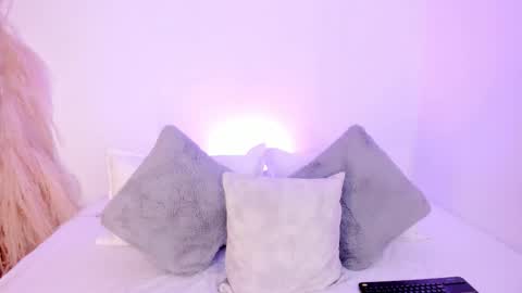 Snapshot of salomesimos1 chatting on 11.29.25 Salome online show from 11.29.25