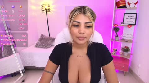 Snapshot of saloomee__ chatting on 01.15.25 SALOME online show from 01.15.25