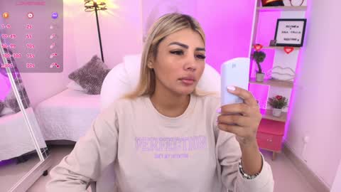 Snapshot of saloomee__ chatting on 01.16.25 SALOME online show from 01.16.25