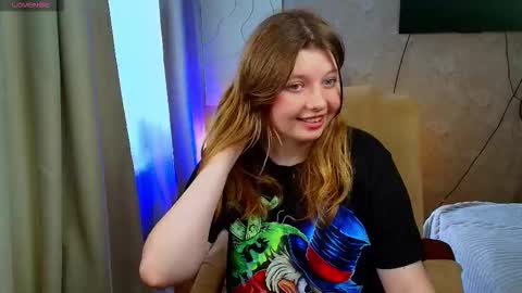Snapshot of salut_love chatting on 09.17.25 Ruby online show from 09.17.25