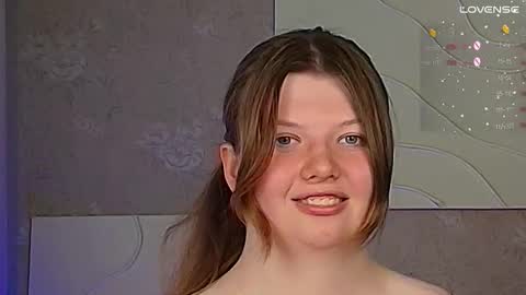 Snapshot of salut_love chatting on 09.18.25 Ruby online show from 09.18.25