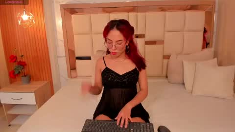 Snapshot of samanta_quinn chatting on 05.16.26 samantha online show from 05.16.26